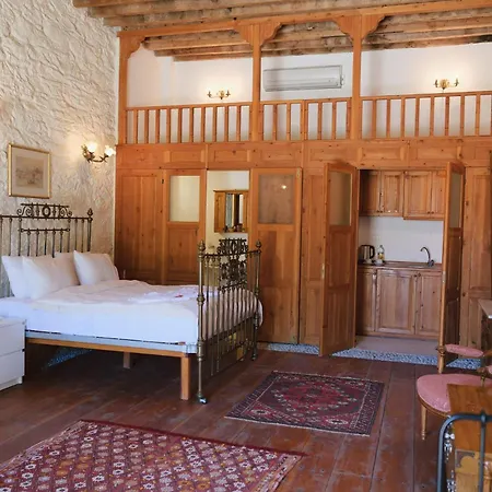 Alamango Ξενοδοχείο *